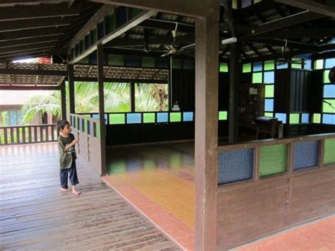 Syamille agrofarm & resort menyediakan pakej percutian yang unik dimana pengunjung dapat menghayati alam semulajadi hutan dara pinggir bukit kati. Syamille Agrofarm & Resort - Ranch Reviews (Kati, Malaysia ...