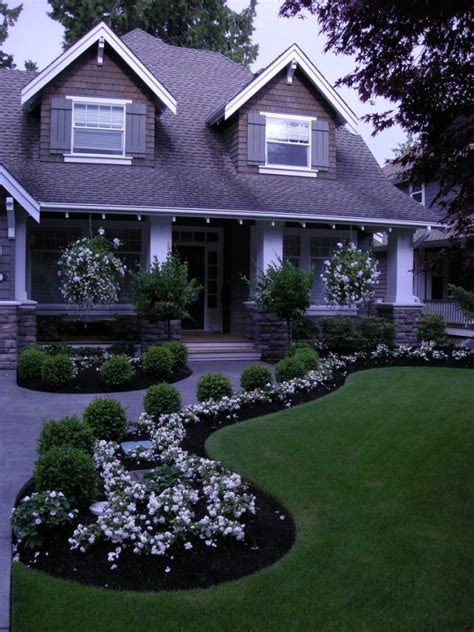 To learn more, we reached out to dorian winslow, certified landscape designer and. 15 Simple Front Yard Landscaping Ideas to Leave you ...