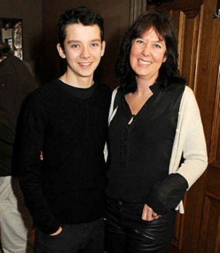 Asa Butterfield Net Worth Girlfriend Age Movies Facts And More 2023