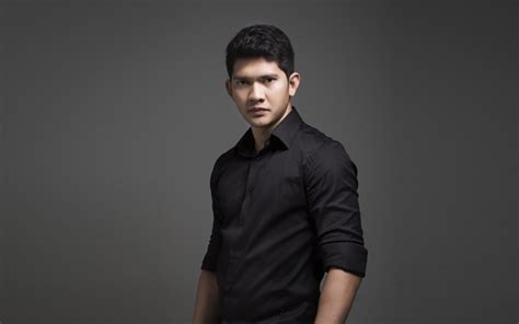 Iko uwais was born in jakarta, indonesia, and is the son of maisyaroh and mustapha kamaluddin. Iko Uwais - Sztárlexikon - Starity.hu