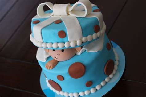 Also includes gift ideas, and cake ideas your baby will enjoy smearing all over his face. Sweet Cakes & Honey Buns: Polka Dot Baby Boy