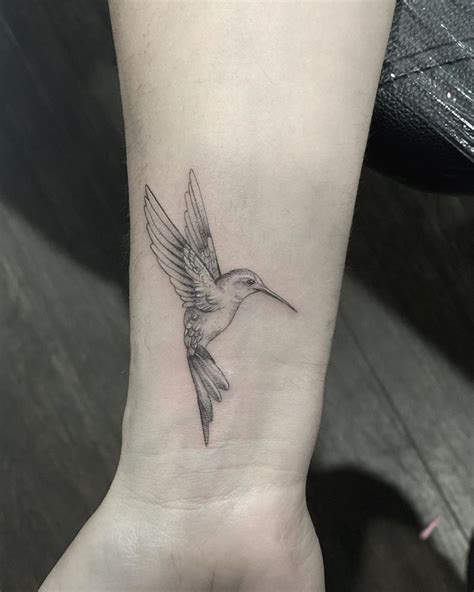 Fine Line Hummingbird Wrist Tattoo в 2021 г Тату с изображением