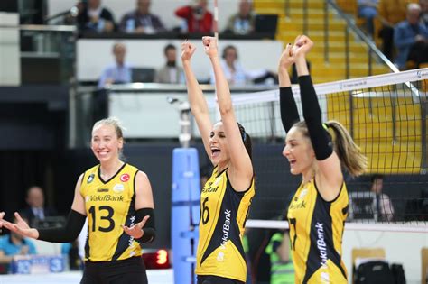 Create your own cute hairstyle with short, long, choppy, flowing layers or any time is the best time for a layered haircut. Ook VakifBank is bezig met nieuw seizoen | Vizier op volleybal