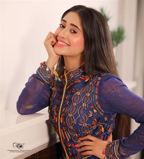 Shivangi Joshi Bags Best Actress Award Shares These Pictures To