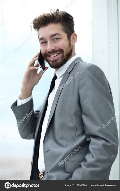 A Businessman In A Smart Suit Talking On A Mobile Phone — Stock Photo