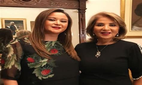 الأقارب توفي والده عن عمر 26 عامًا (كان عمر نور الشريف حينها عامًا واحدًا). مى نور الشريف تحتفل بعيد ميلاد والدتها: "ربنا يحفظك ليا يا حبيبتى" | نجوم الفن | الموجز