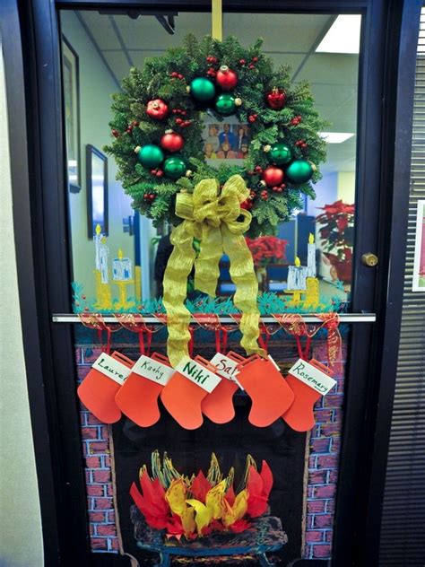 We have a fabulous list of easy diy christmas decor ideas perfect for your home, office or work space. 40 Office Christmas Decorating Ideas - All About Christmas