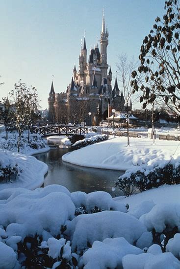 B ディズニー Disney Days Of Past Snow On Cinderella Castle At Tokyo