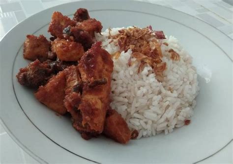 Kreasi sambal goreng dengan campuran kerang, potongan tahu dan butiran petai menjadi salah satu hidangan spesial yang tidak boleh terlewatkan. Resep Nasi uduk + sambel goreng ati ampela tahu bumbu bali ...