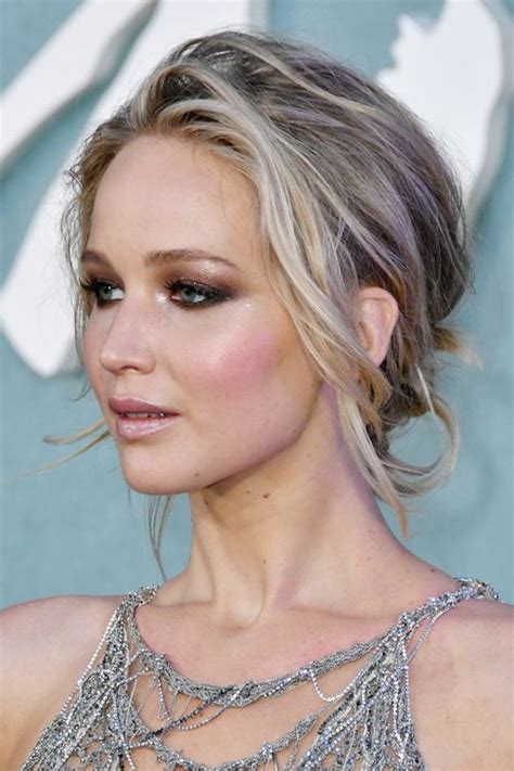 Interestingly enough, jennifer has both fair colored blonde highlights and then light brown lowlights as well on top of her natural medium blonde hair color. Jennifer Lawrence's Hairstyles & Hair Colors | Steal Her Style