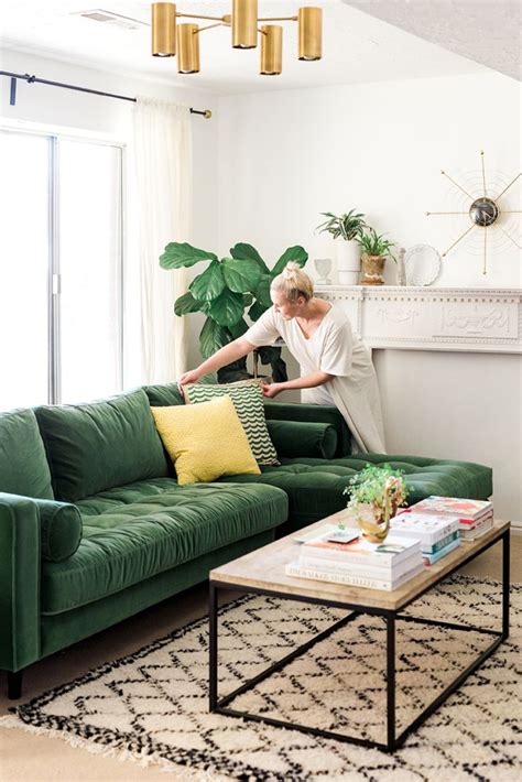 Dort sollten sie im wohnzimmer keinesfalls das sofa aufstellen. My new green sofa | Grünes sofa, Wohnung, Wohnzimmerdekoration