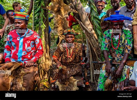 Tribal Chief Of The Yaka Tribe Mbandane Congo Stock Photo Alamy