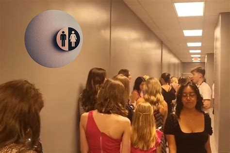 Texas Women Take Over Mens Bathroom During Taylor Swift Concert