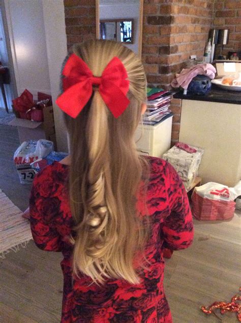 Here are the 9 hairdos for long hair that are easy to do and doesn't take too much of your time. Julfrisyr, christmas hairdo | Long hair styles, Hairdo ...