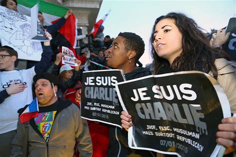 Charlie Hebdos Satir Fortsätter Att Vålla Debatt