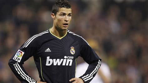 Welcome to the official facebook page of cristiano ronaldo. Top Football Players: Cristiano Ronaldo Wallpapers 2012 ...