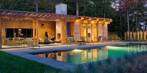 Discover modern pool deck ideas and landscaping options to create your poolside dream. 33 Pool Houses with Contemporary Patio