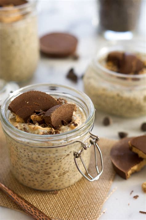 Whip the heavy cream until firm peaks and spread it over the vanilla pudding and decorate with chocolate shavings. Strawberry, Chocolate and Roasted Pistachio Chia Seed Pudding