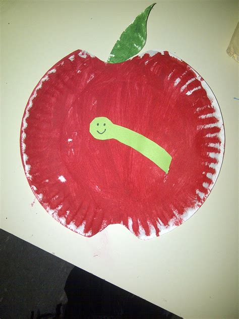 Paper Plate Apple With Worm Okul öncesi