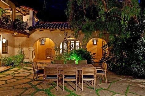 30 Delightful Outdoor Dining Area Design Ideas Modèle De Salle à