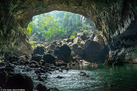 Laos Kayakers Capture Tham Khoun Ex Caves Incredible Rock Formations