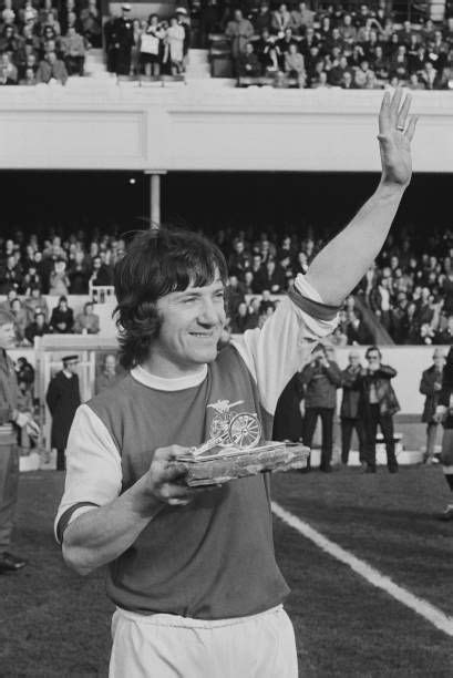 George edward chief armstrong (born on july 6, 1930, in skead, ontario, canada), is a retired professional player. George Armstrong Arsenal 1974 | George armstrong, Football ...