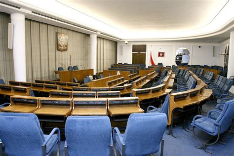 Mardi 15 juin à 21h30, le sénat poursuit l'examen du pjl portant lutte contre le dérèglement climatique et renforcement de la résilience en savoir plus. Senat: ustawa rozszerzająca kompetencje PFR w związku z ...