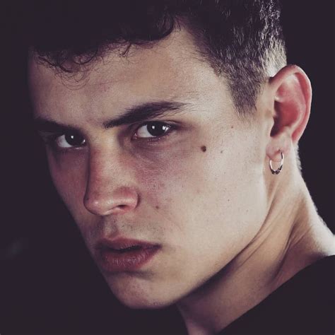 He is an actor, known for élite (2018), 15 años y un día (2013) and la corona partida (2016). Arón Piper (@aronpiperr) 🙄🔥 @aron.piper #aronpiper #élite ...