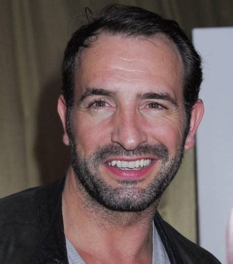 After attending high school, he went to work for the construction company of his father, jacques dujardin. Jean Dujardin : Il va jouer les infidèles