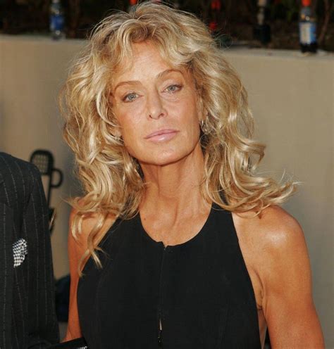 Farrah fawcett was famous for her hairstyles and acting work in the television show charlie's angels in the 1970's. FARRAH FAWCETT hairstyle | Modern saç kesimleri, Saç ...