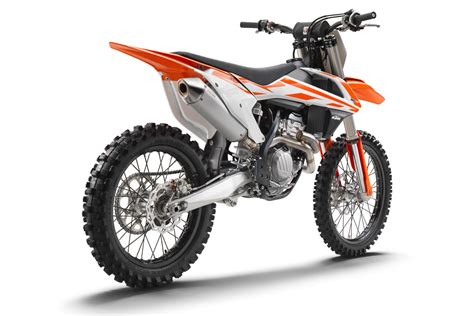 Unlike its enduro exc sisters, it retains a carburettor. KTM 250 SX-F 2017 - Review Specification and First ride