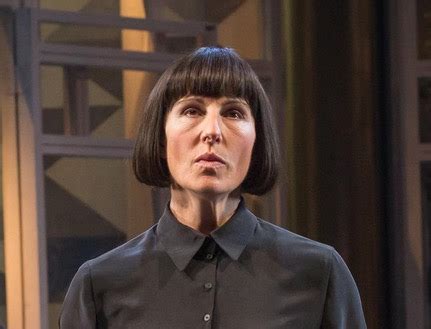Previous story kristen bell leaves hotel kempinski 02/18/2020. National Theatre at Home: Twelfth Night - Tamsin Greig ...
