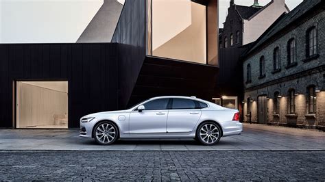 Rather than sporty handling and big power. Step Inside the 2018 Volvo S90 Interior | Concord, NH