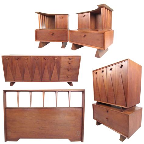 Bassett Furniture Co. Mid-Century Modern Bedroom Suite at 1stDibs