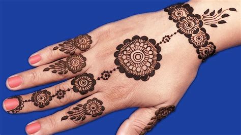 The bride applies mehendi on her feet and hands, and in many cases, the groom also applies some mehndi designs on his hands. Mehndi Design #110: Beautiful Gol Tikki Mehndi Design - Simple Mehndi Design For Back Hands ...