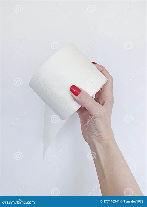 Female Hand Holds Toilet Paper Personal Care Stock Illustration Illustration Of Bathroom