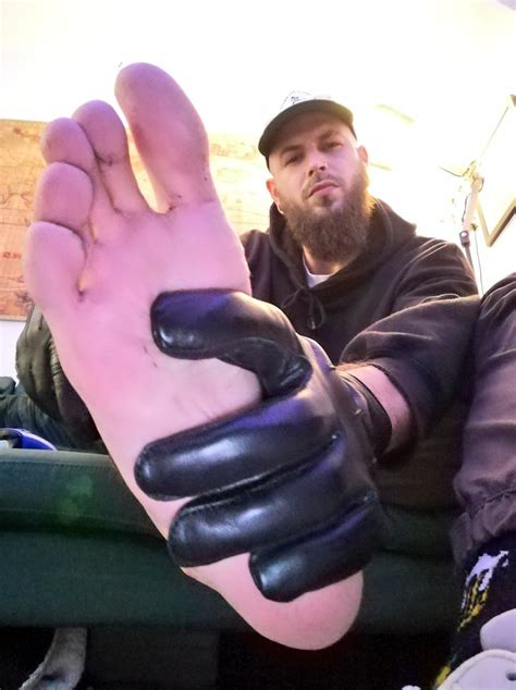 Maxxy On Twitter Lick My Gloves Clean Then Lick The Soles Until They Have No Scent Left 😛