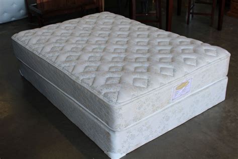 Some of our spring mattresses have two layers and some have three. DOUBLE SIZE SEARS O PEDIC MATTRESS AND BOX SPRING - Big ...