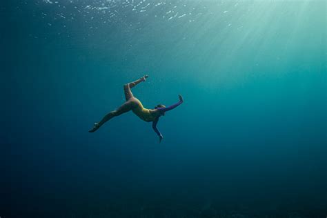 kristina makushenko performs underwater ballet in hawaii s pauoa bay