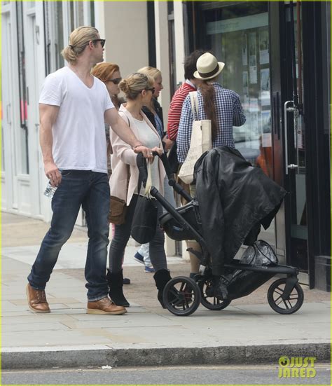 Chris Hemsworth Bumps Into Pregnant Sienna Miller Photo Celebrity Babies Chris