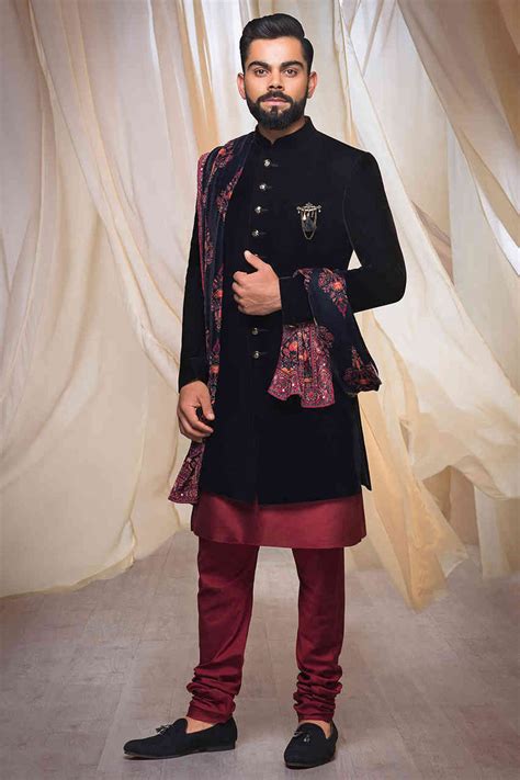 Whether it's a beach affair, a really fancy blowout. 5 Indo-Western Dresses for Groom From Manyavar You've Got ...