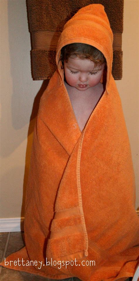 (if using a guest towel, lay it out lengthwise.) step 2: {this & that}: Hooded Baby Towel Tutorial