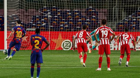 Messi Scores 700th Goal Barcelona Held 2 2 By Atlético