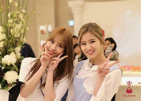 Maybe you would like to learn more about one of these? Fans Found Sana And Momo's Graduation Photos And They're ...
