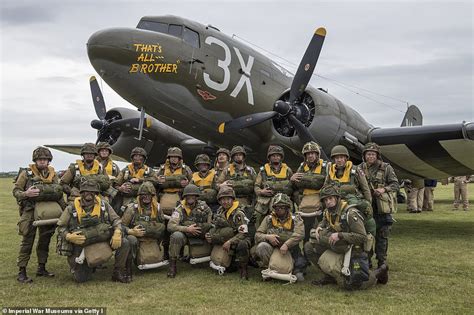 30 Dakotas Fly From Raf Duxford For 75th D Day Anniversary Daily Mail
