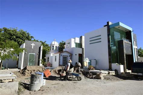 Lavish Tombs Of Mexican Drug Kingpins Fill Cemeteries 10 Years After