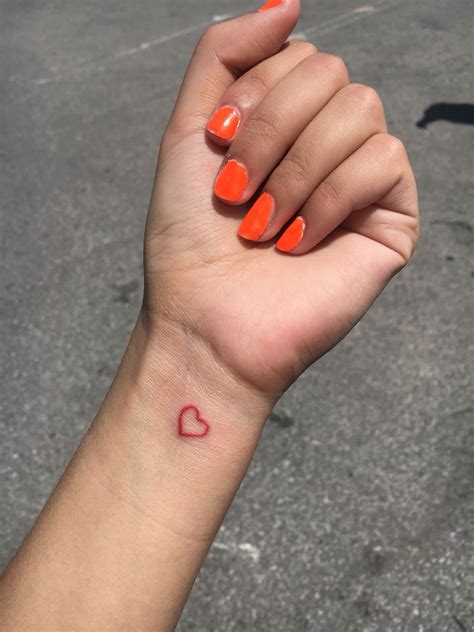 Mini Red Heart Tattoo Gabriella Toruno Red Heart Tattoos Small Heart