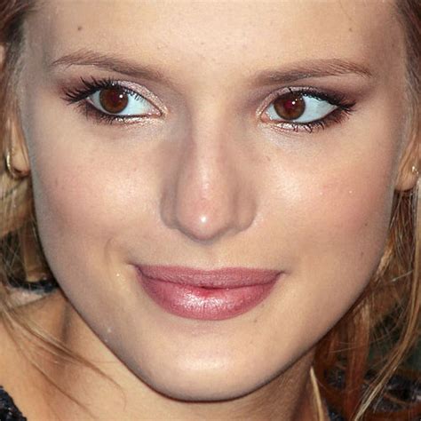 Bella Thorne Makeup Black Eyeshadow Gold Eyeshadow And Metallic Pink