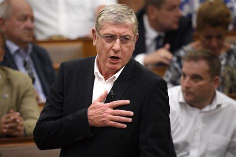 A főhős a hír tv politikai sztármagazinja. Gyurcsány: a kormány megöli a holnapot