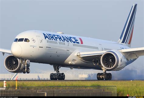 F Hrbe Air France Boeing 787 9 Dreamliner At Paris Charles De